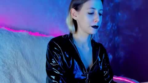 Snapshot of inner_light___ chatting on 12.07.24 Venera online show from 12.07.24