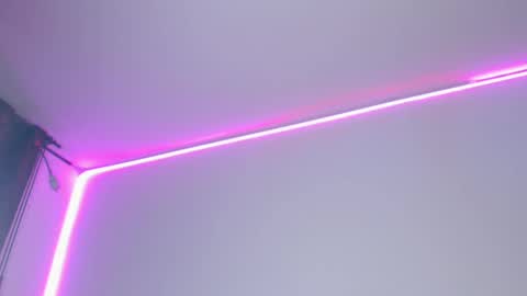 Snapshot of innocent_fox chatting on 11.21.25 Abril online show from 11.21.25