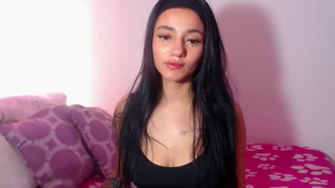 Snapshot of innocent_fox chatting on 11.26.25 Abril online show from 11.26.25