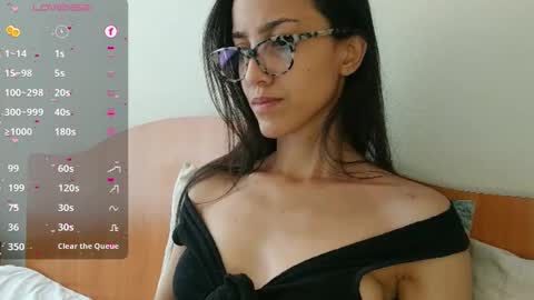 Laroa online show from 01.27.25