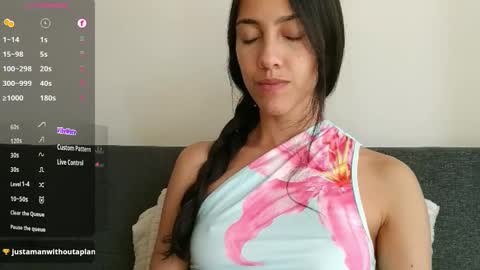 Laroa online show from 10.24.25