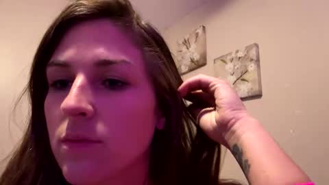 Snapshot of innocentlilsarah chatting on 10.15.25 innocentlilsarah online show from 10.15.25