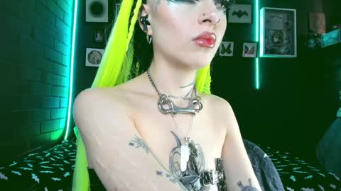 Snapshot of insania_999 chatting on 12.20.24 SANIA online show from 12.20.24