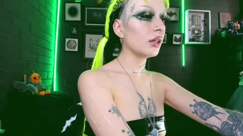 Snapshot of insania_999 chatting on 12.27.24 SANIA online show from 12.27.24