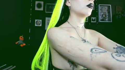 Snapshot of insania_999 chatting on 02.11.25 SANIA online show from 02.11.25