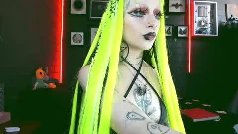 Snapshot of insania_999 chatting on 02.18.25 SANIA online show from 02.18.25