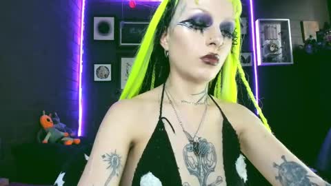 Snapshot of insania_999 chatting on 02.20.25 SANIA online show from 02.20.25