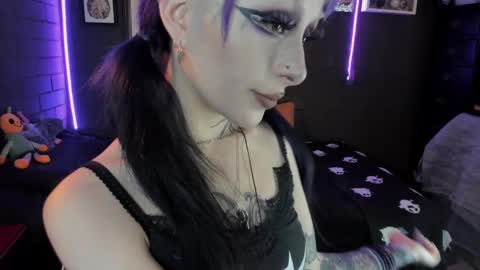 Snapshot of insania_999 chatting on 09.18.25 SANIA online show from 09.18.25