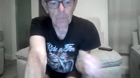 Snapshot of inthemood63 chatting on 05.29.26 inthemood63 online show from 05.29.26