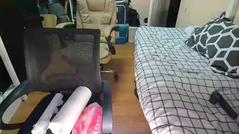 Snapshot of intimate143 chatting on 12.14.25 Im Desiree online show from 12.14.25