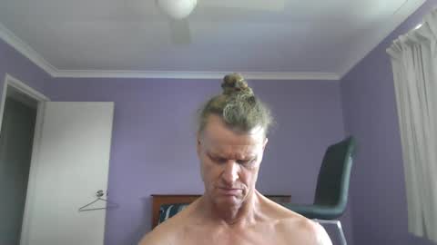 Snapshot of inxs2much chatting on 01.01.25 inxs2much online show from 01.01.25