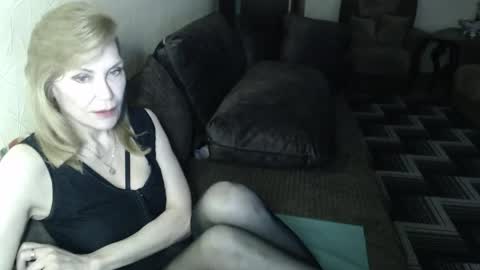 Snapshot of irenalegs chatting on 04.20.26 irenalegs online show from 04.20.26