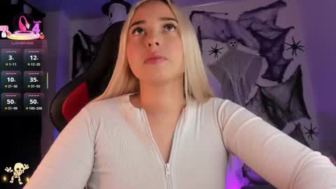 Snapshot of iris3019 chatting on 10.29.25 iris online show from 10.29.25