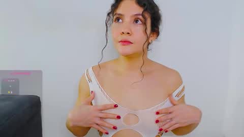 Snapshot of iris_caprice chatting on 09.28.25 Instagram iris caprice online show from 09.28.25