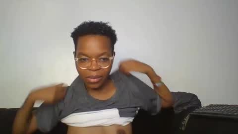 Snapshot of iris_love_2 chatting on 02.01.25 iris_love_2 online show from 02.01.25