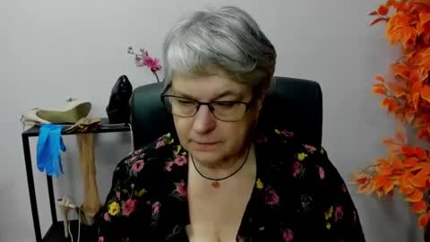 I R I S online show from 12.10.24