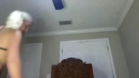 Irispink1 online show from 12.20.25