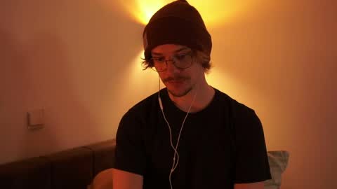 Snapshot of ironthud chatting on 04.19.26 Sam online show from 04.19.26