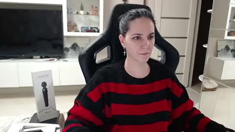 Irwi Tomboy online show from 12.20.24