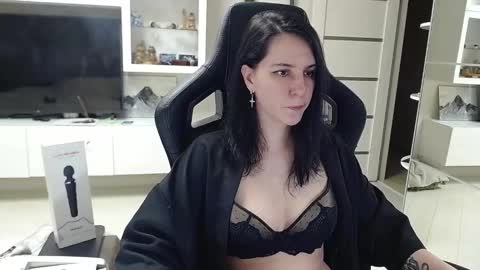 Irwi Tomboy online show from 01.12.25