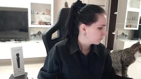 Irwi Tomboy online show from 01.20.25