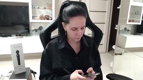 Irwi Tomboy online show from 01.26.25