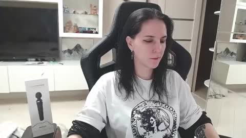 Irwi Tomboy online show from 02.21.25