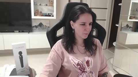 Irwi Tomboy online show from 03.02.25