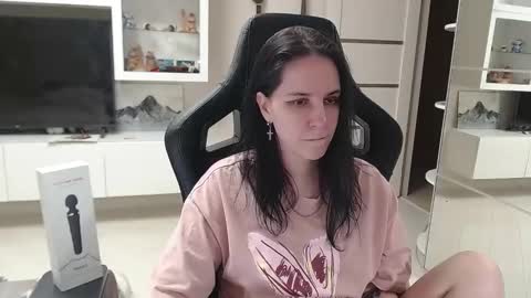 Irwi Tomboy online show from 03.07.25