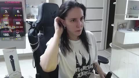 Irwi Tomboy online show from 10.21.25