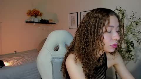 Snapshot of isa_____ chatting on 04.29.26 isa_____ online show from 04.29.26