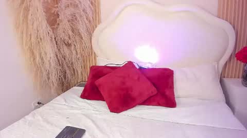 Snapshot of isa_croft chatting on 06.16.26 isa_croft online show from 06.16.26