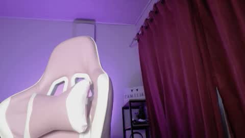 Isabella  online show from 11.22.25