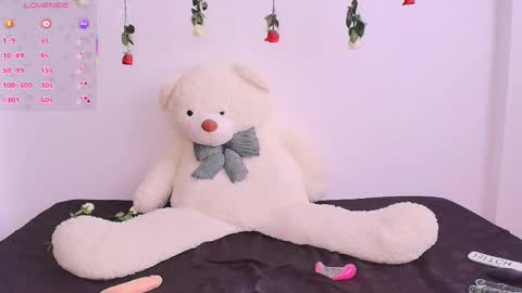 Isabella Laurentt  online show from 02.15.25