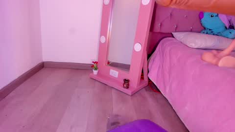 Snapshot of isa_redhair_ chatting on 02.07.25 ....  Connection time 900 pm to 500 amRest days Wednesday and Saturday online show from 02.07.25