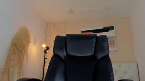 isaac_cryston online show from 11.06.25