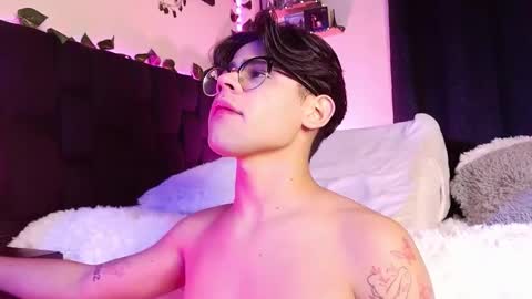 Isaac Saenz. online show from 03.09.25