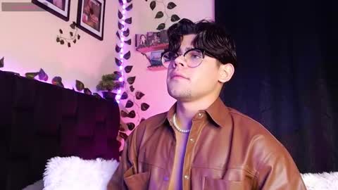 Isaac Saenz. online show from 03.12.25