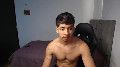 Snapshot of isaac_sttone01 chatting on 04.25.26 muscle isaac online show from 04.25.26
