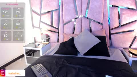Snapshot of isabel_roux chatting on 12.22.24 Isabel online show from 12.22.24
