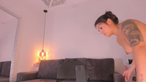 Snapshot of isabela_franco_ chatting on 10.29.25 Isabela online show from 10.29.25