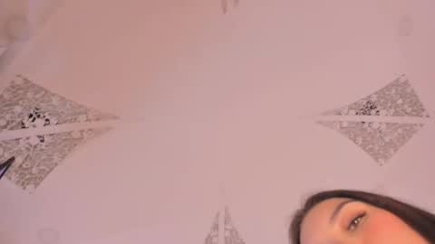 Snapshot of isabela_franco_ chatting on 11.26.25 Isabela online show from 11.26.25