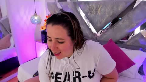 Snapshot of isabela_parkerr chatting on 06.03.26 Mommy Isa online show from 06.03.26