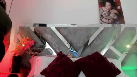 Snapshot of isabela_parkerr chatting on 06.15.26 Mommy Isa online show from 06.15.26