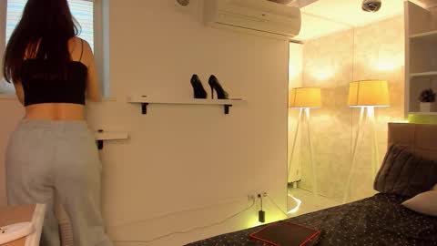 IsabelKiss online show from 11.30.25