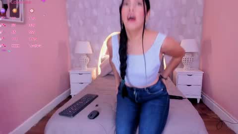 Snapshot of isabella__milf chatting on 04.29.26 isabella__milf online show from 04.29.26