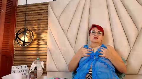 Snapshot of isabella_luxet chatting on 06.11.26 isabella_luxet online show from 06.11.26
