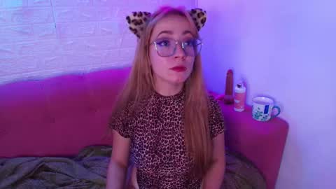 Isabella online show from 11.25.25