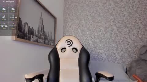 Snapshot of isabella_roberts13 chatting on 02.25.25 isa online show from 02.25.25