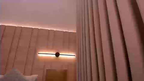 Snapshot of isabella_roberts13 chatting on 09.19.25 isa online show from 09.19.25